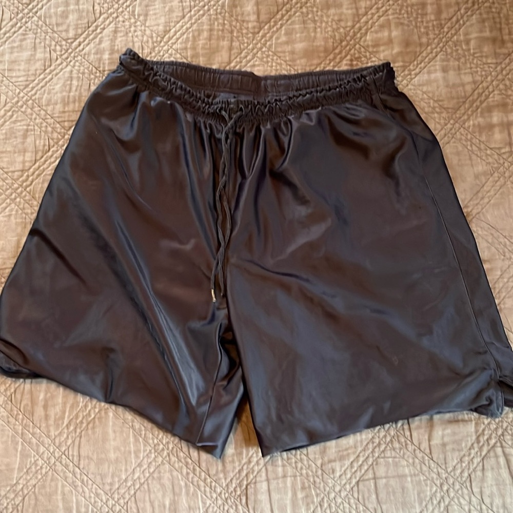 Reversible athletic shorts